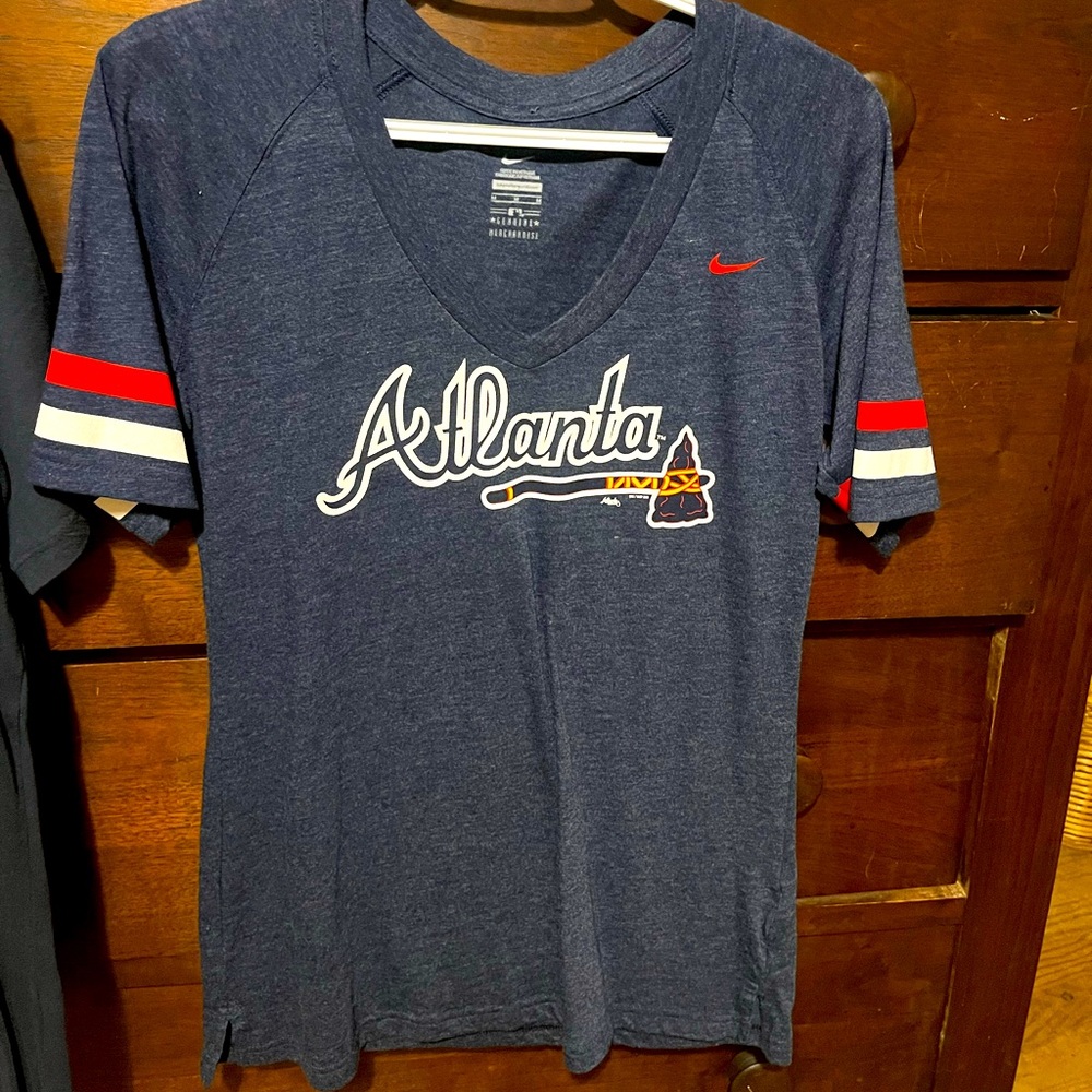 Nike women Atlanta Braves shirt